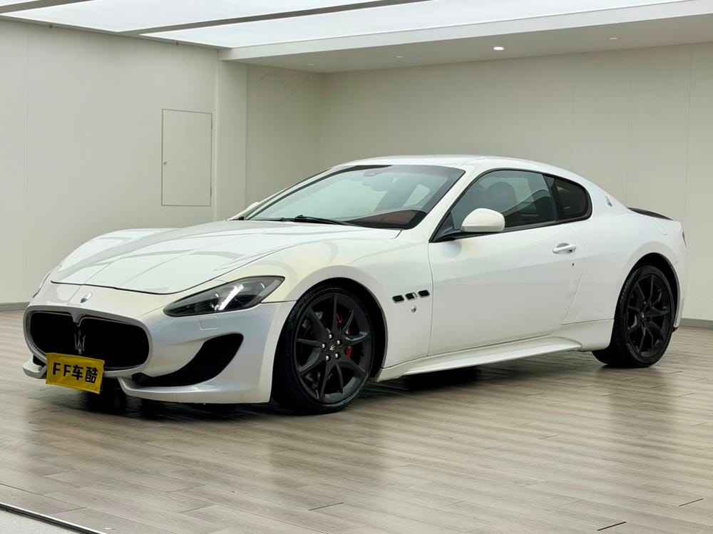 Maserati GranTurismo 2013 — фото автомобиля