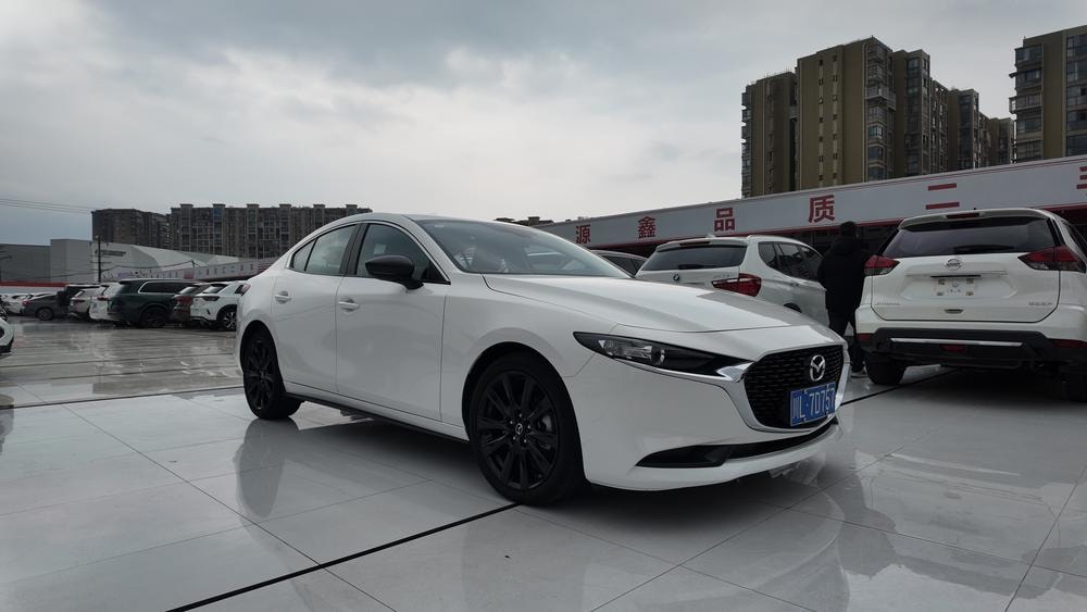 Mazda 3 Axela 2023 — фото автомобиля