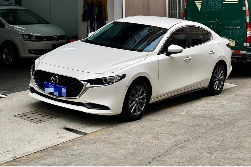 Mazda 3 Axela 2022 — фото автомобиля