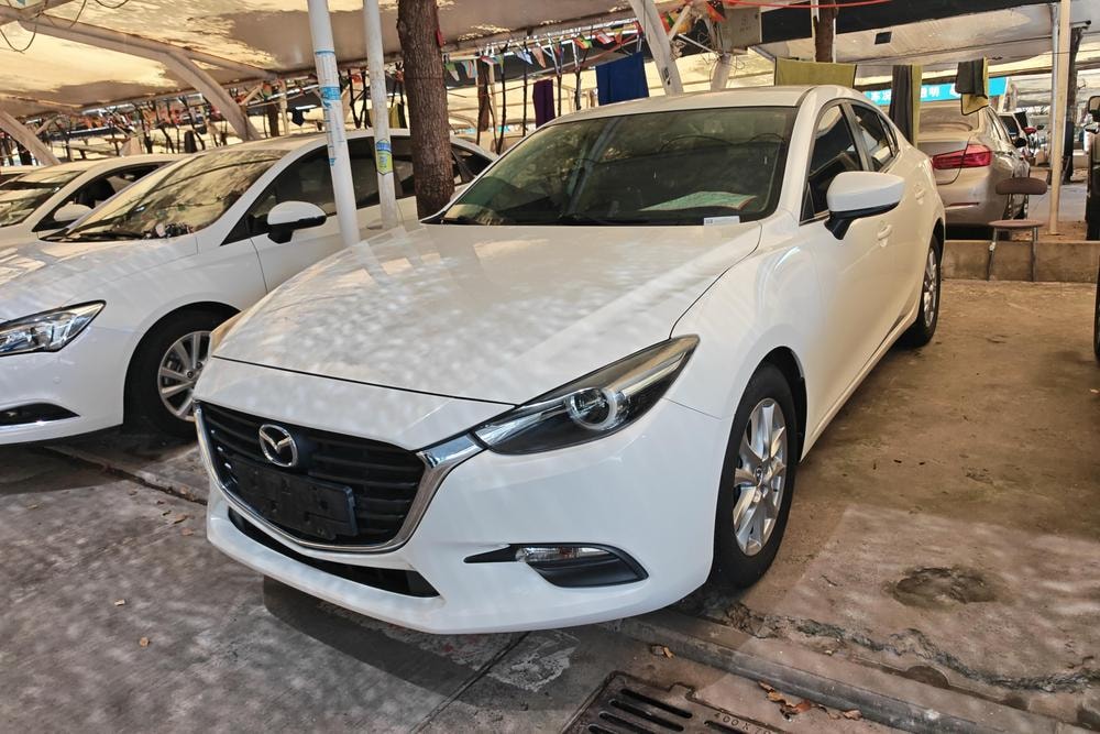 Mazda 3 Axela 2017 — фото автомобиля