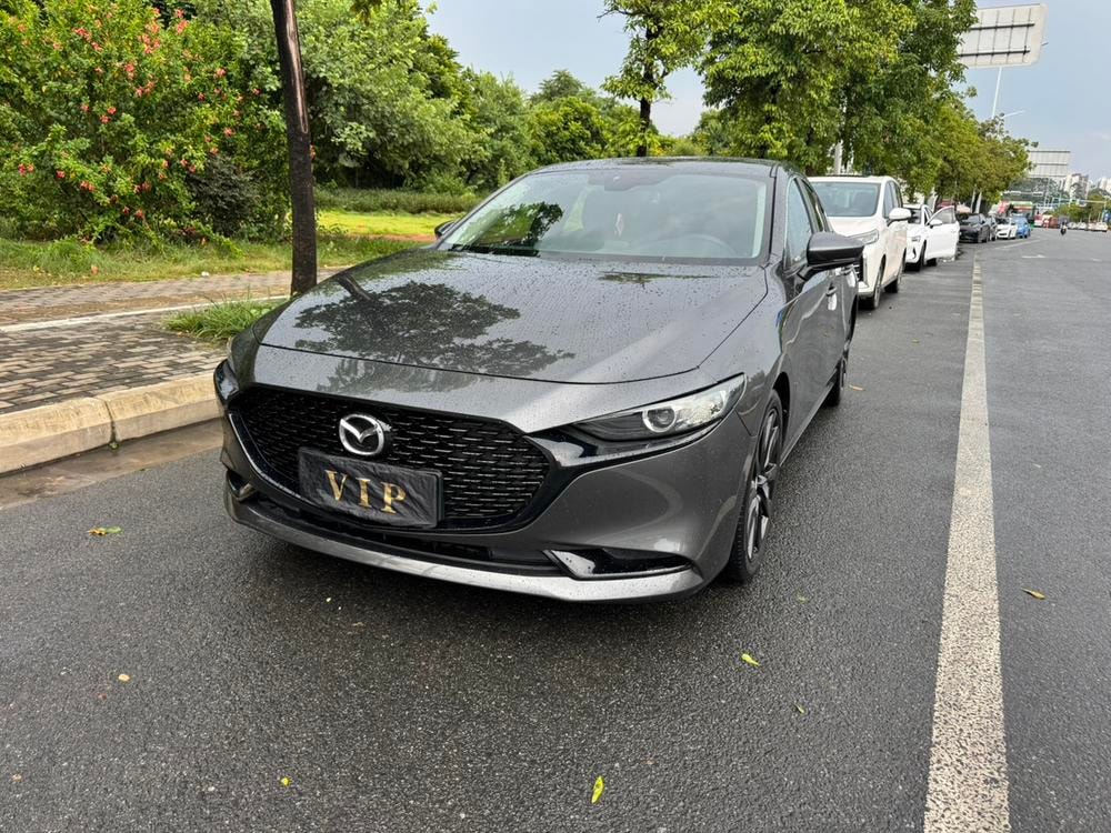 Mazda 3 Axela 2020 — фото автомобиля