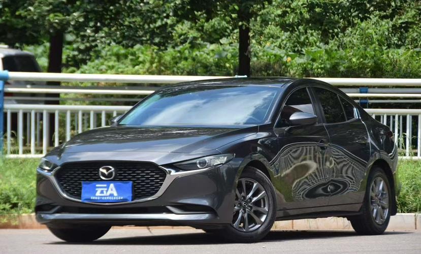 Mazda 3 Axela 2020 — фото автомобиля
