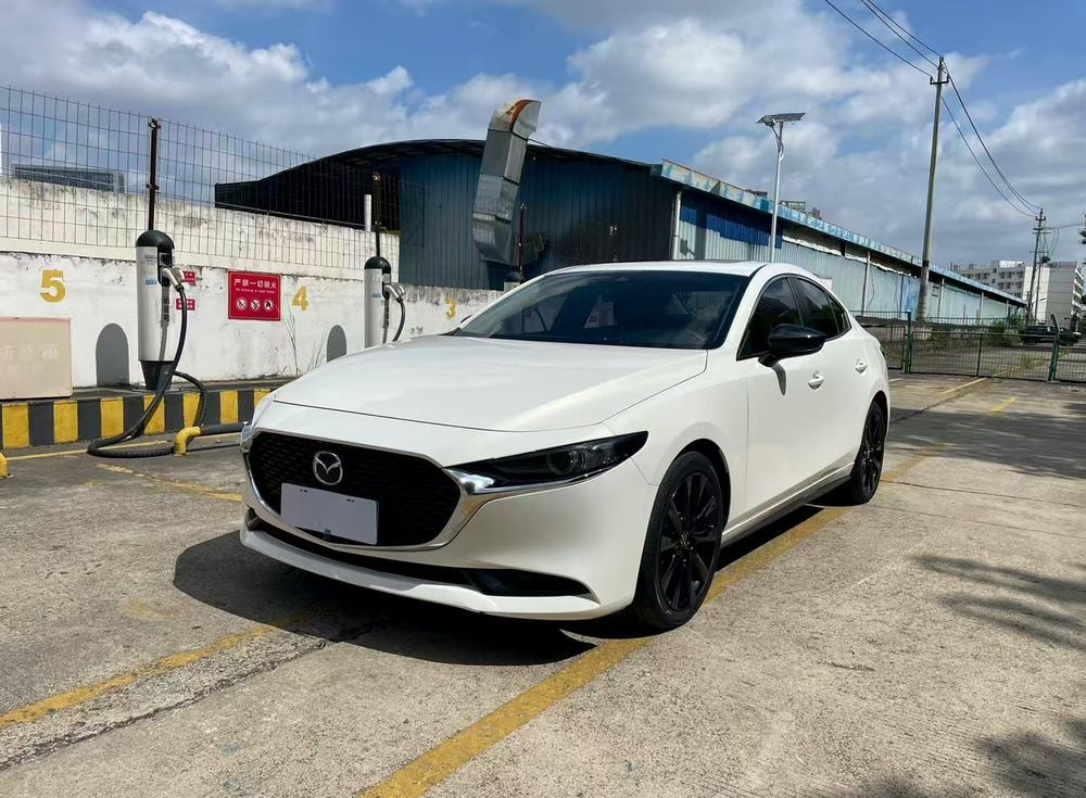 Mazda 3 Axela 2023 — фото автомобиля 1