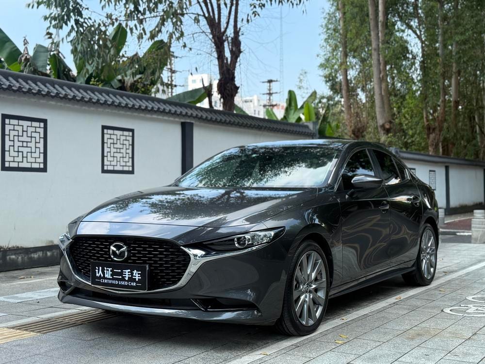 Mazda 3 Axela 2023 — фото автомобиля 1