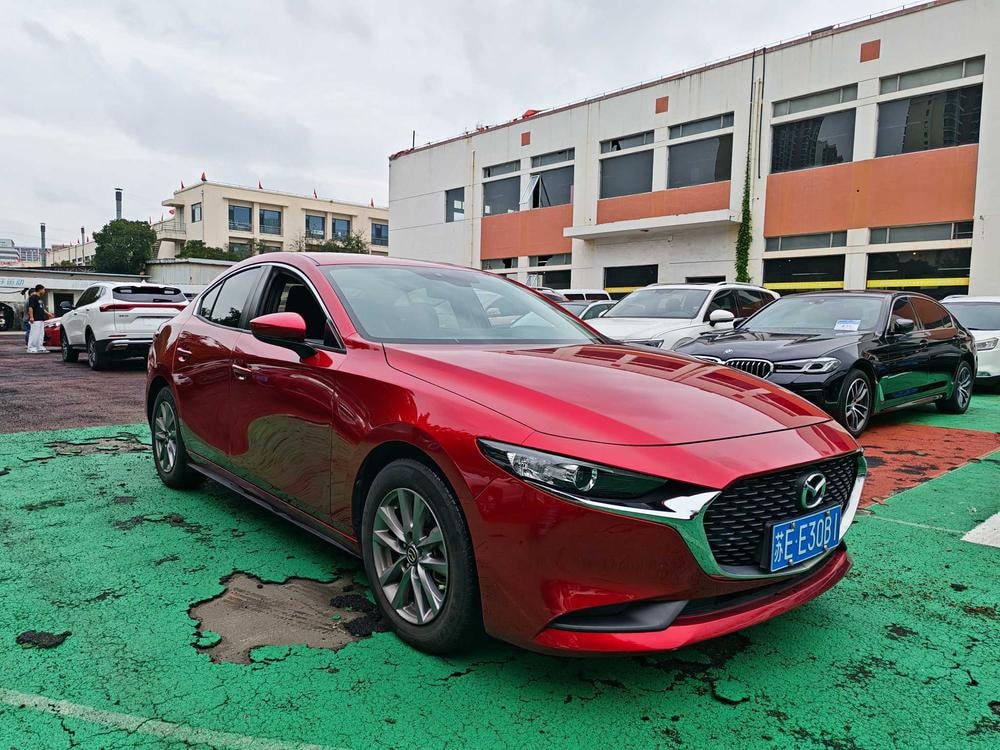 Mazda 3 Axela 2020 — фото автомобиля 1