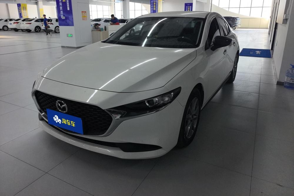 Mazda 3 Axela 2022 — фото автомобиля 1