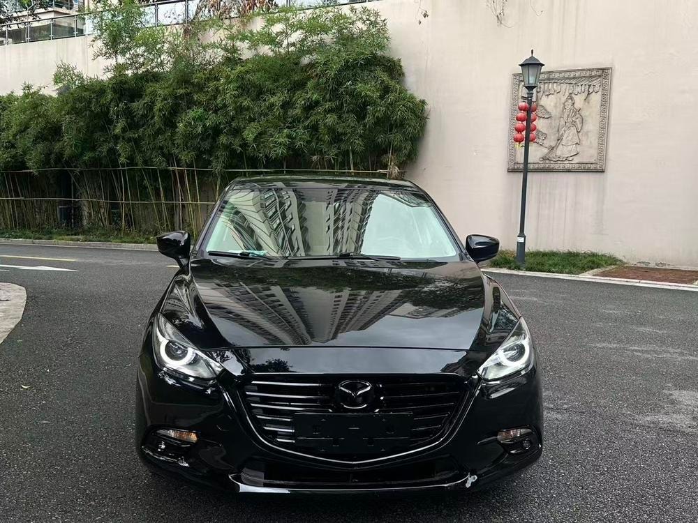 Mazda 3 Axela 2017 — фото автомобиля