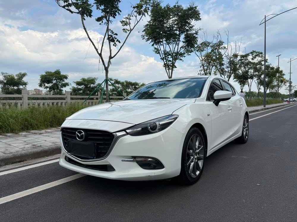 Mazda 3 Axela 2017 — фото автомобиля