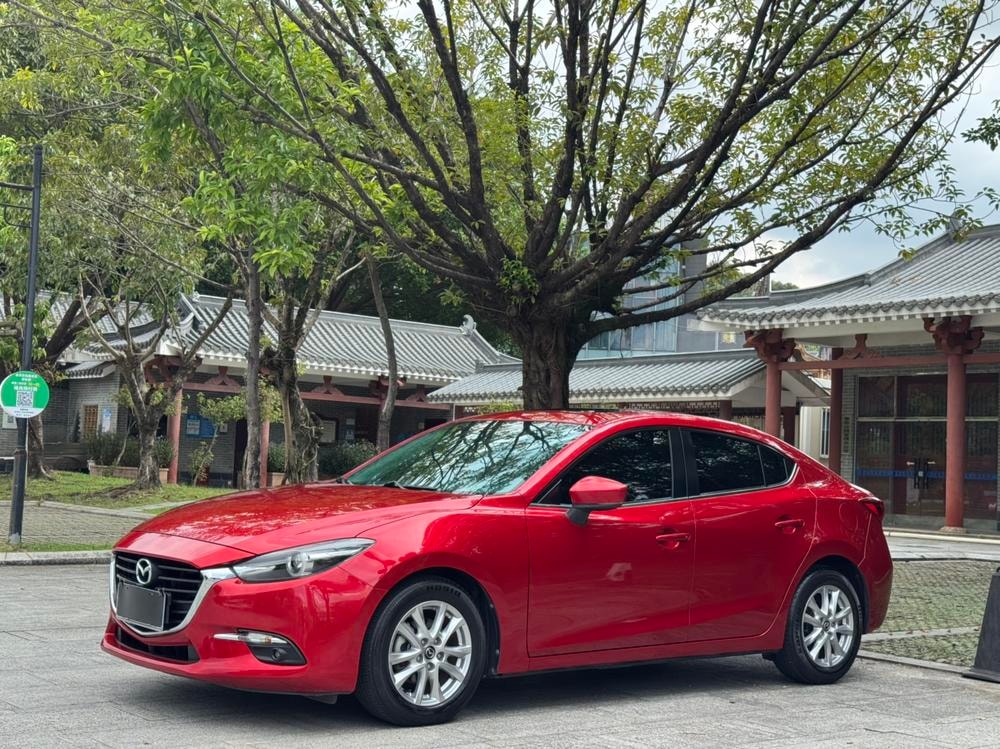Mazda 3 Axela 2017 — фото автомобиля