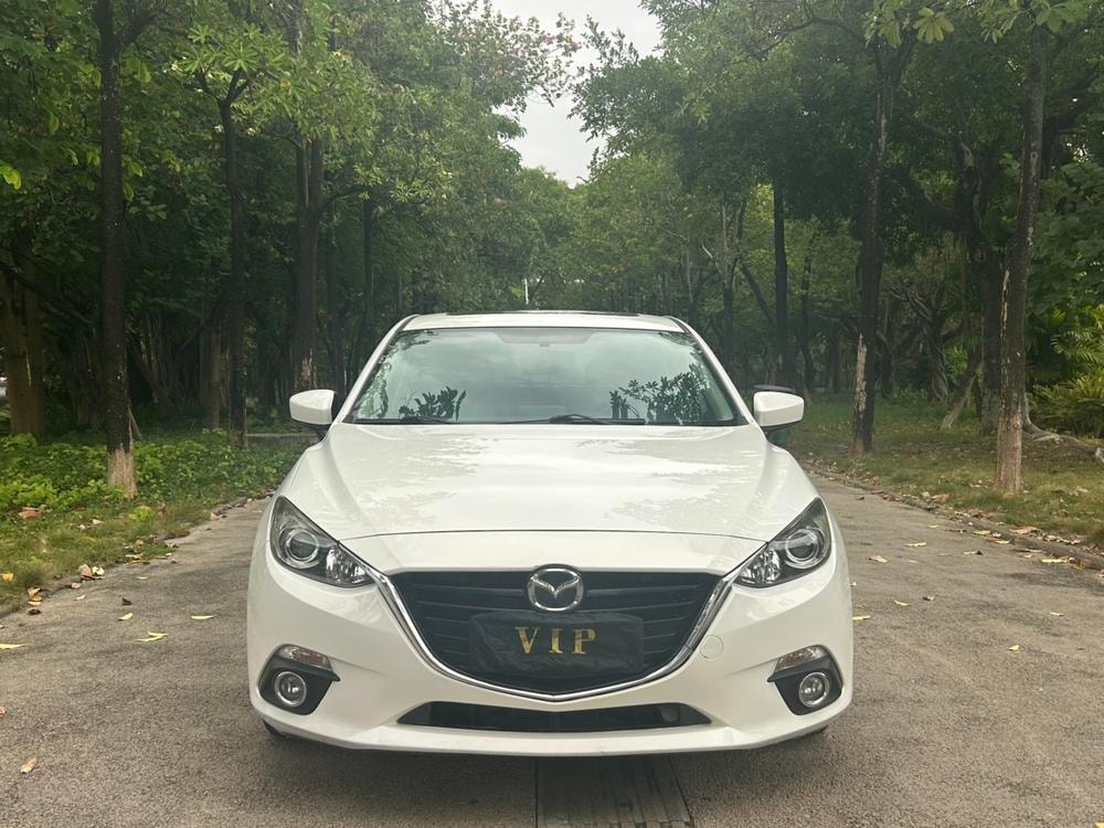 Mazda 3 Axela 2016 — фото автомобиля 1