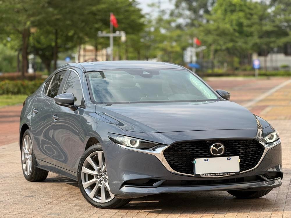 Mazda 3 Axela 2023 — фото автомобиля 1