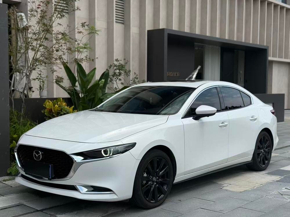 Mazda 3 Axela 2023 — фото автомобиля 1