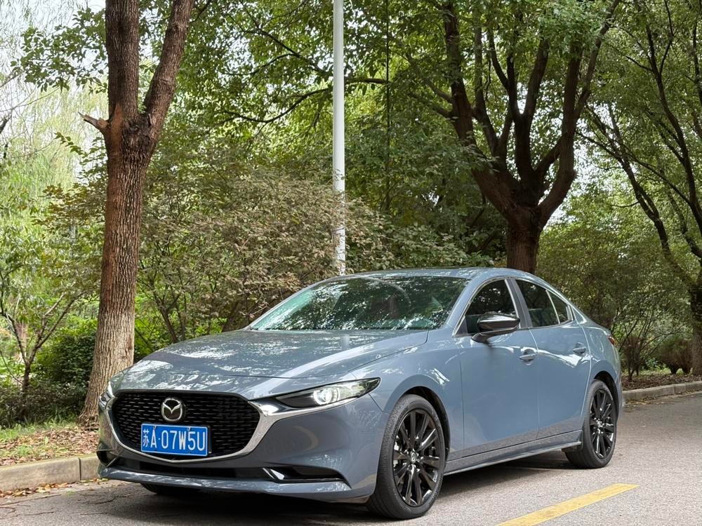 Mazda 3 Axela 2023 — фото автомобиля