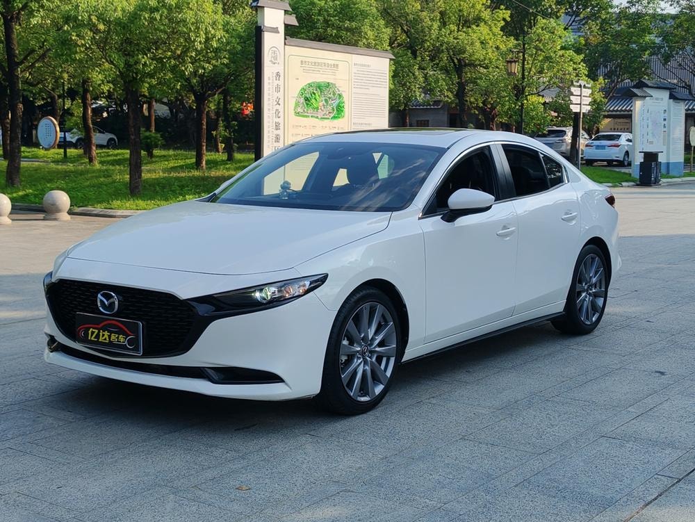 Mazda 3 Axela 2020 — фото автомобиля