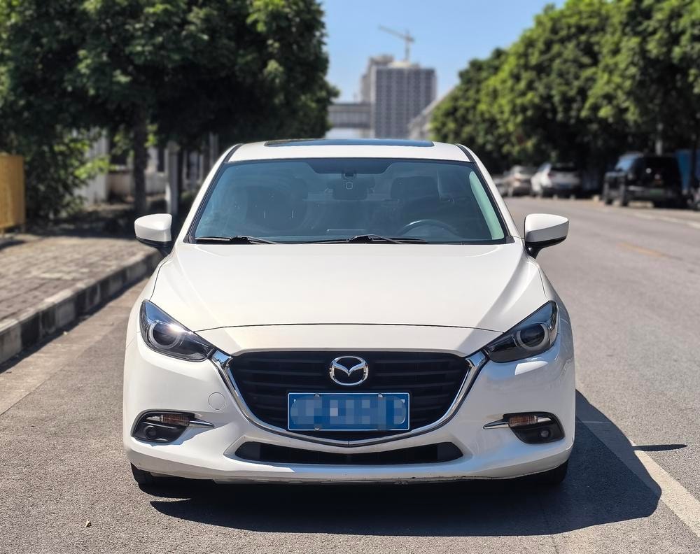 Mazda 3 Axela 2019 — фото автомобиля