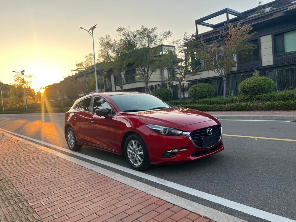 Mazda 3 Axela 2019 — фото автомобиля 1