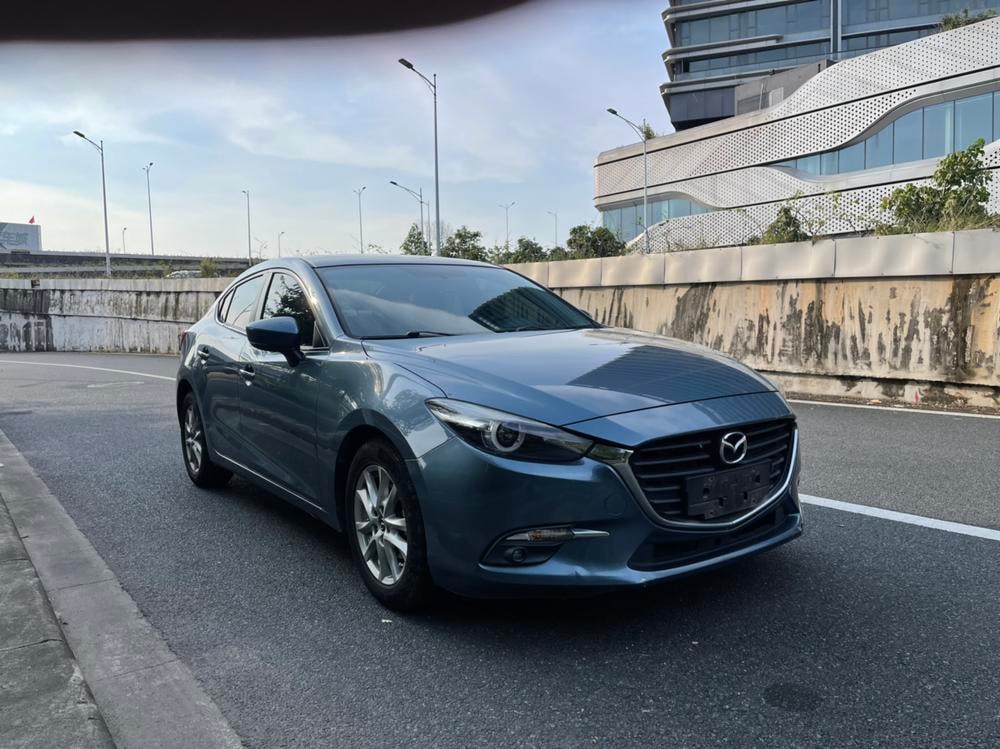 Mazda 3 Axela 2017 — фото автомобиля 1