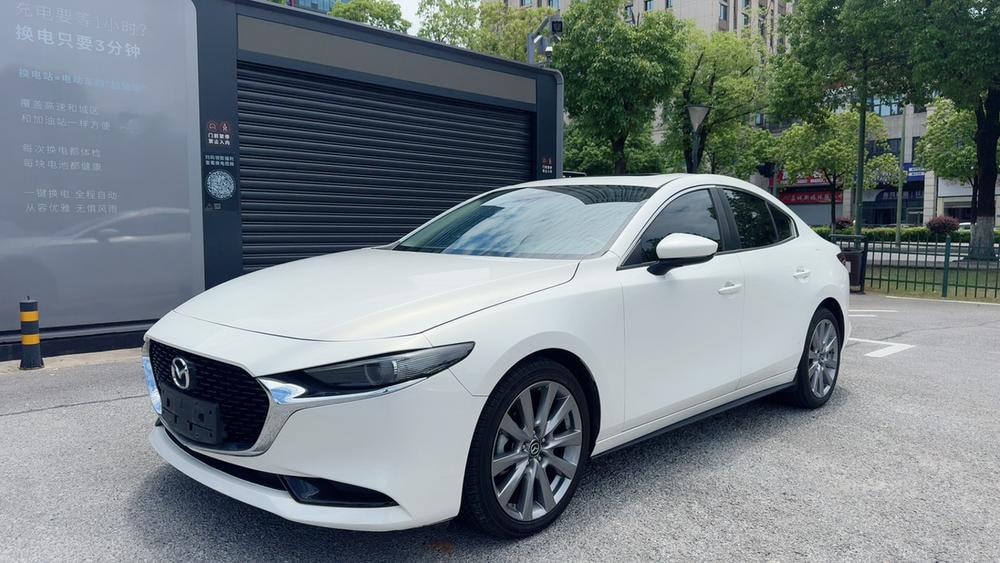 Mazda 3 Axela 2020 — фото автомобиля