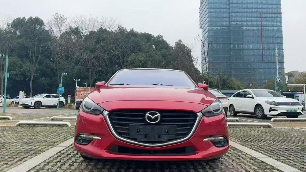 Mazda 3 Axela 2019 — фото автомобиля 1
