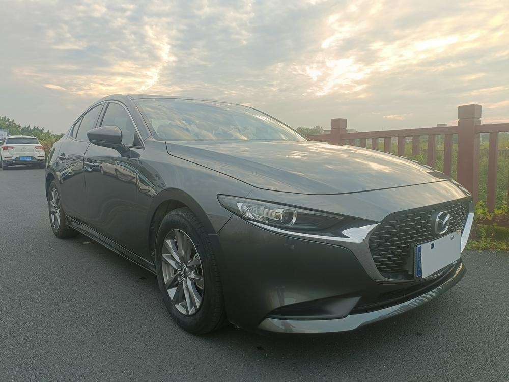 Mazda 3 Axela 2020 — фото автомобиля 1