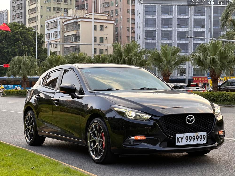 Mazda 3 Axela 2017 — фото автомобиля