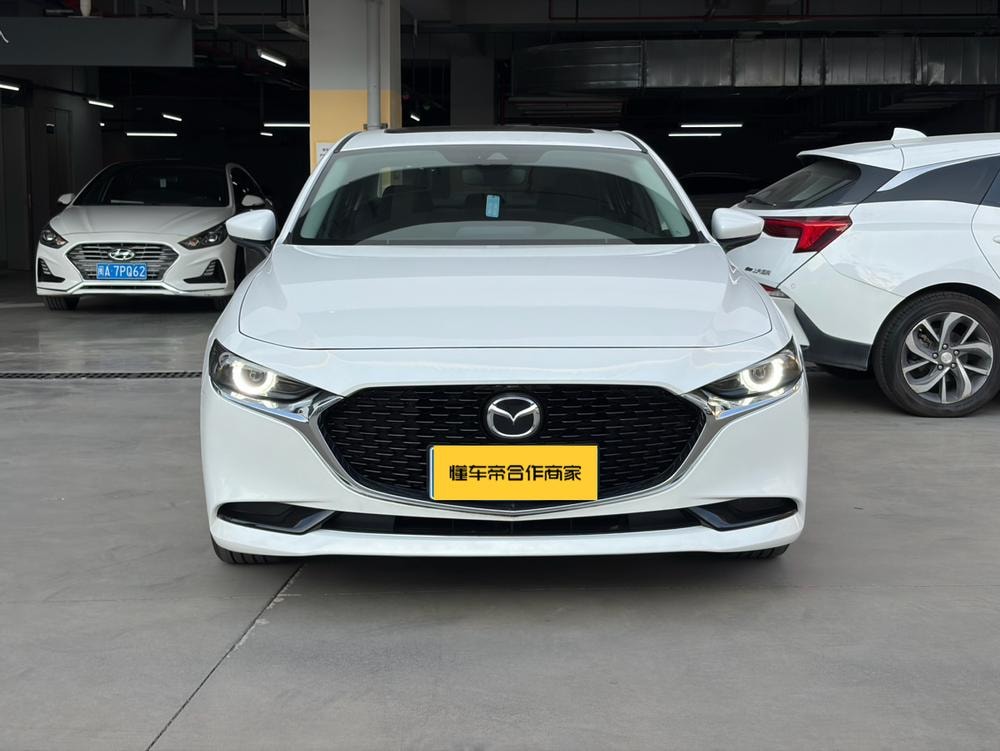 Mazda 3 Axela 2023 — фото автомобиля 1