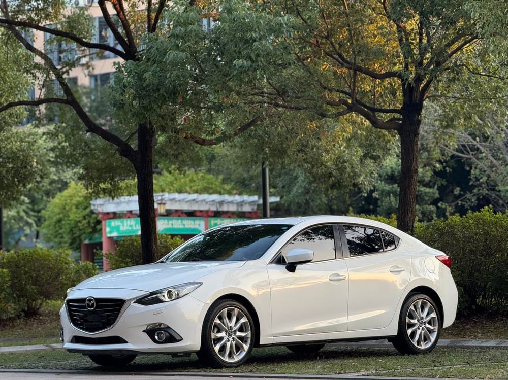 Mazda 3 Axela 2014 — фото автомобиля 1