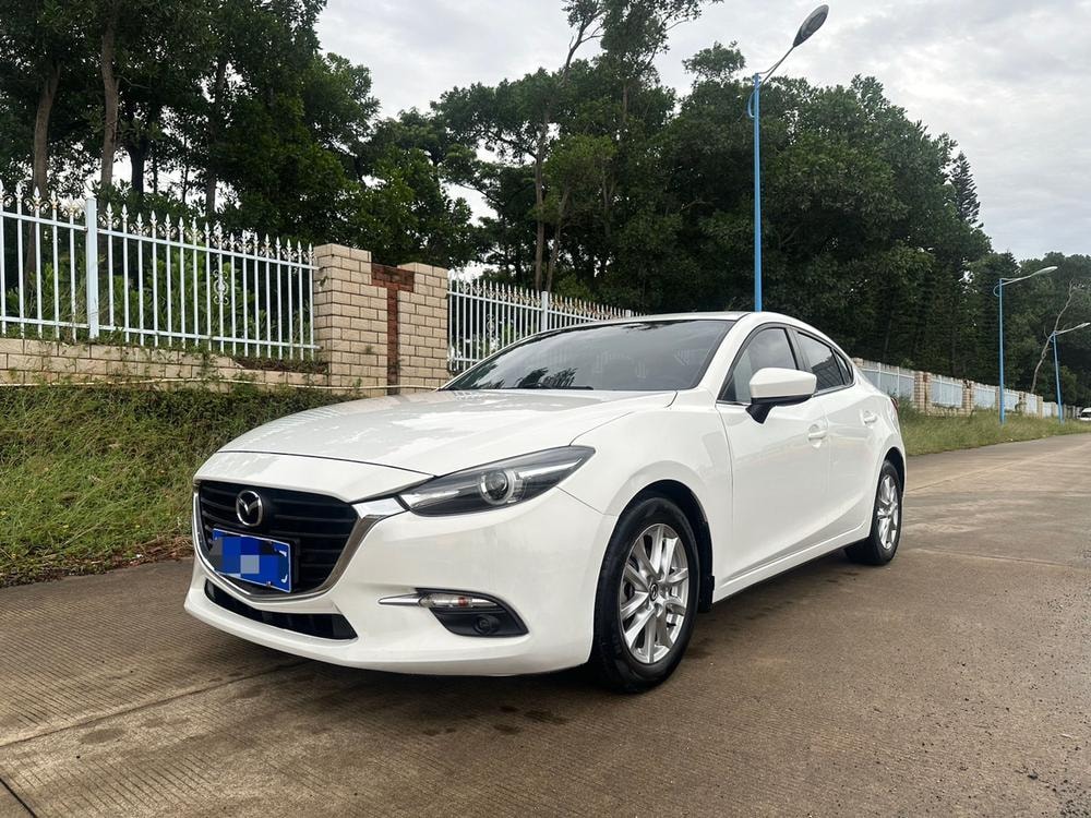 Mazda 3 Axela 2017 — фото автомобиля