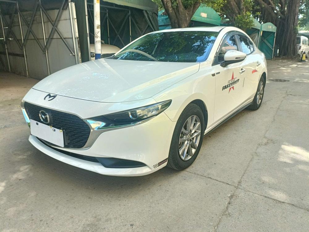 Mazda 3 Axela 2020 — фото автомобиля