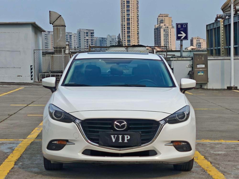 Mazda 3 Axela 2017 — фото автомобиля 1