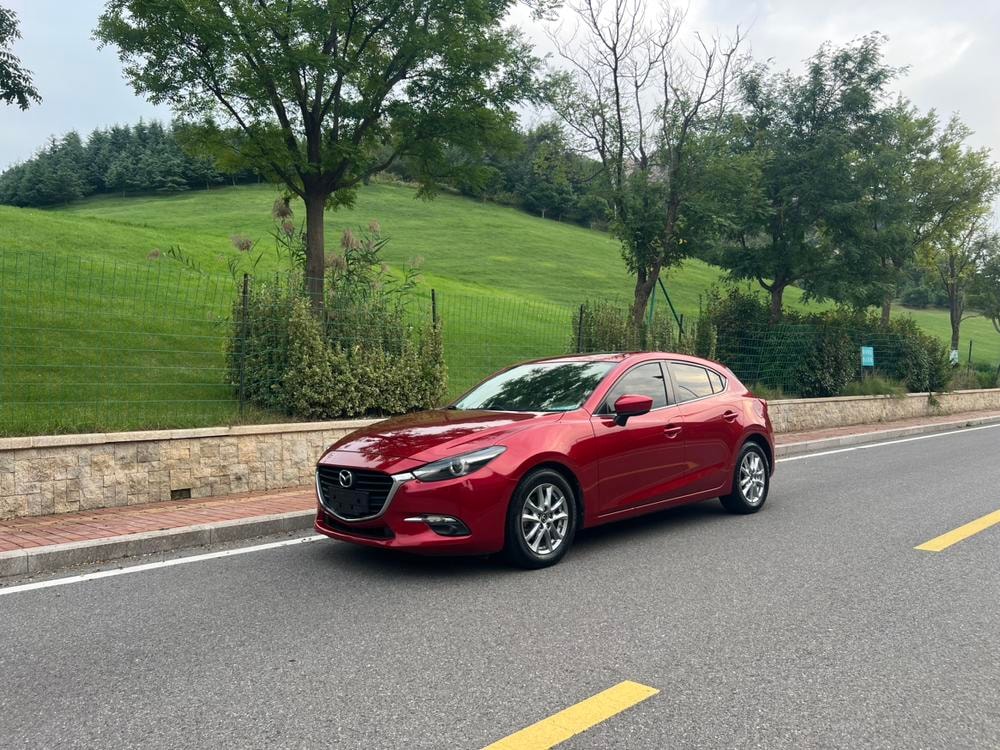 Mazda 3 Axela 2017 — фото автомобиля