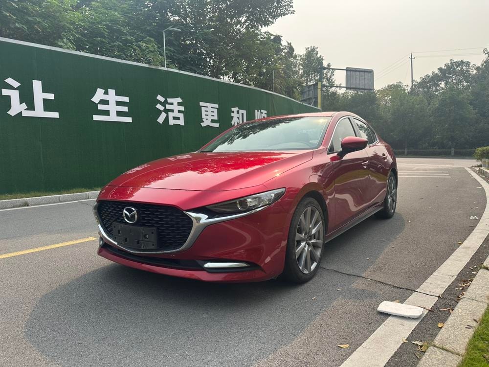 Mazda 3 Axela 2020 — фото автомобиля