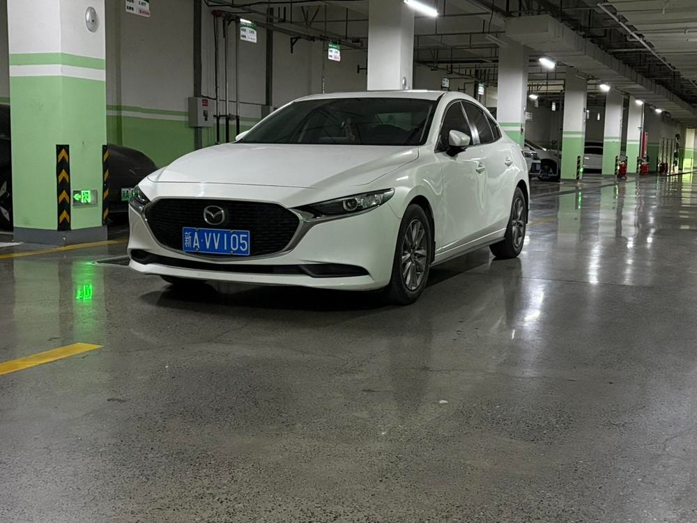 Mazda 3 Axela 2020 — фото автомобиля