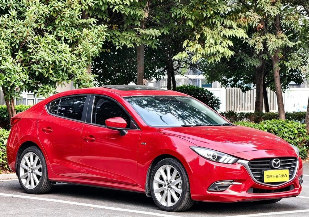 Mazda 3 Axela 2019 — фото автомобиля