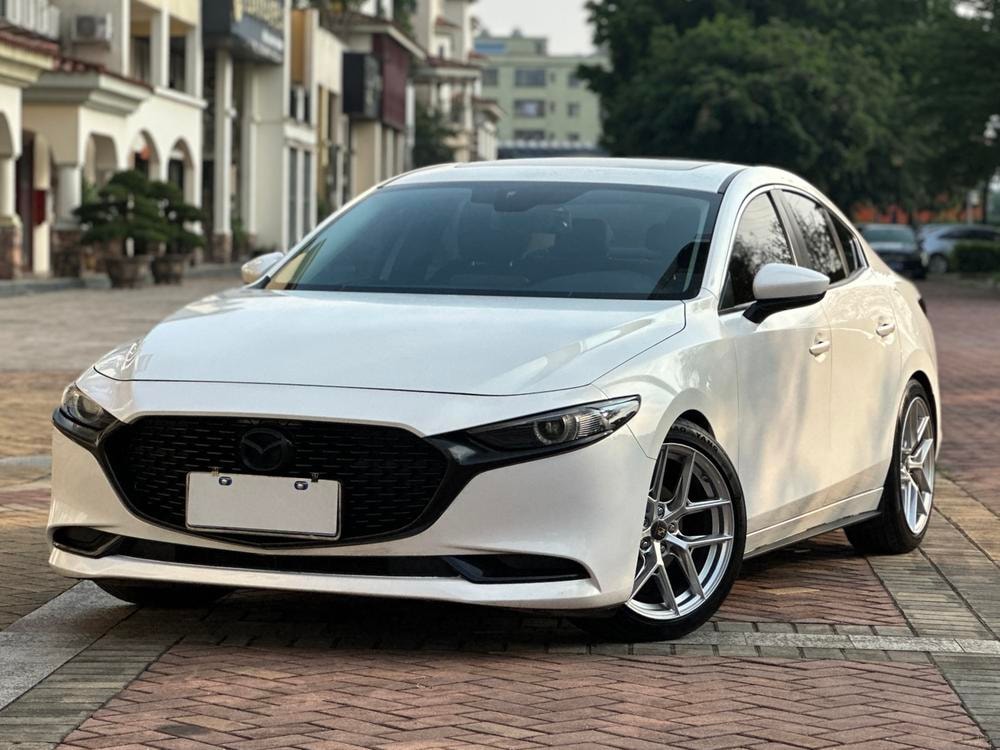 Mazda 3 Axela 2020 — фото автомобиля