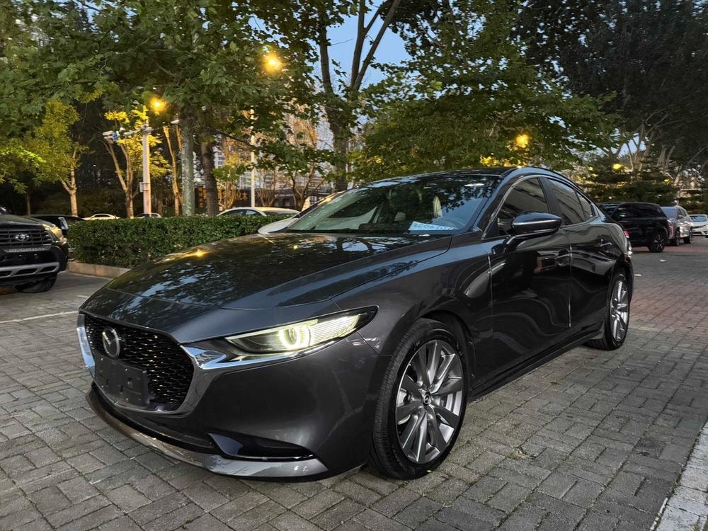 Mazda 3 Axela 2022 — фото автомобиля