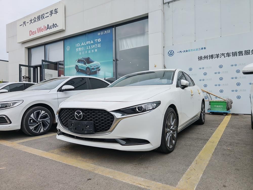 Mazda 3 Axela 2020 — фото автомобиля