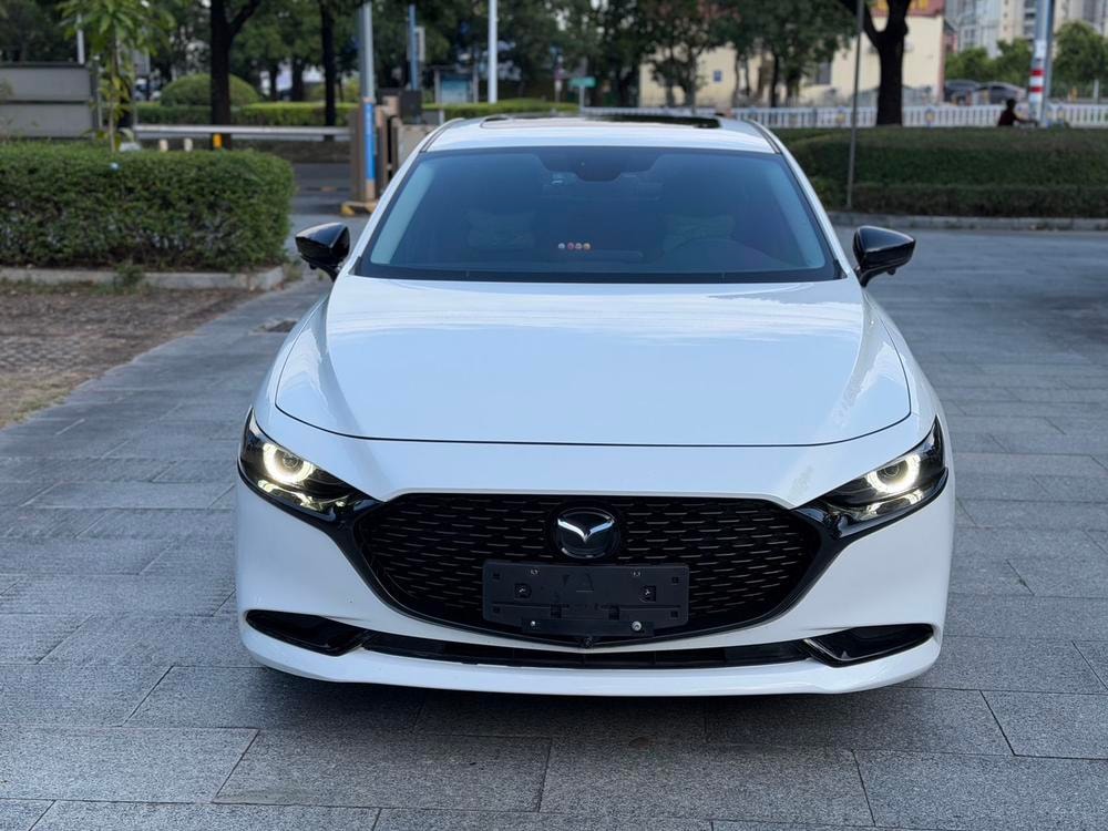 Mazda 3 Axela 2023 — фото автомобиля