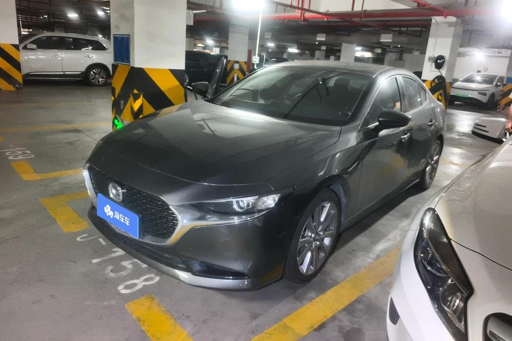 Mazda 3 Axela 2020 — фото автомобиля