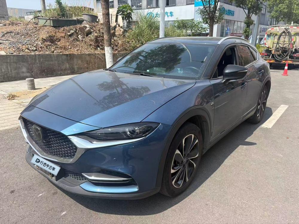 Mazda CX-4 2021 — фото автомобиля