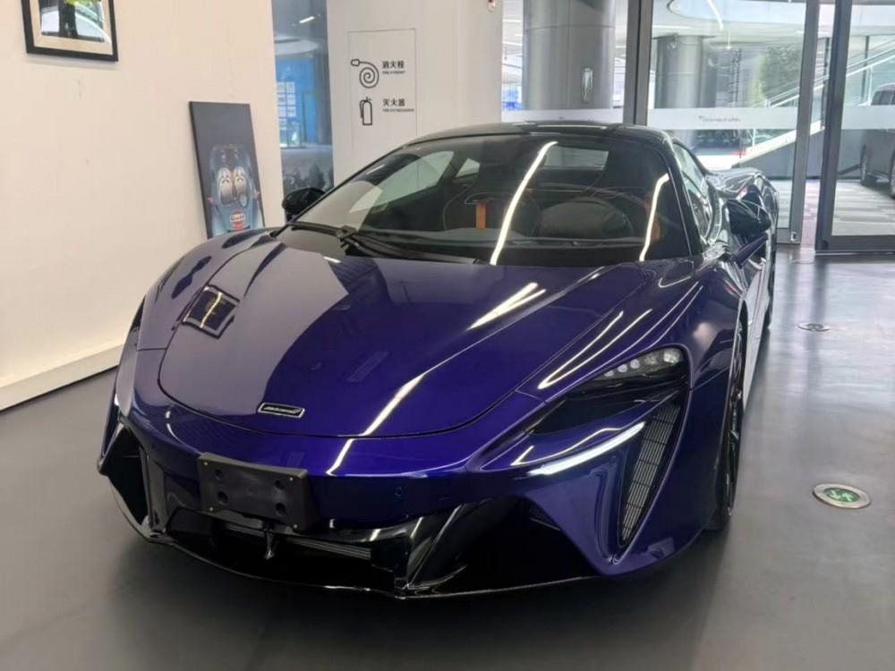 McLaren Artura 2023 — фото автомобиля 1