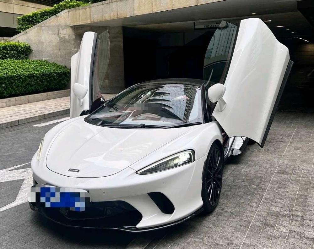 McLaren GT 2023 — фото автомобиля