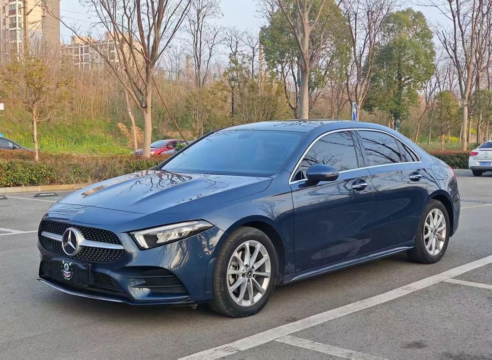 Mercedes-Benz A-Class 2019 — фото автомобиля 1