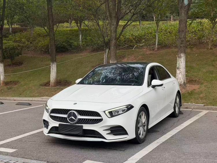 Mercedes-Benz A-Class 2019 — фото автомобиля
