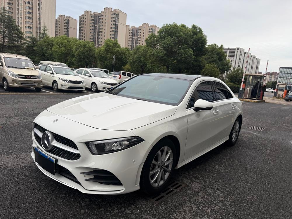 Mercedes-Benz A-Class 2020 — фото автомобиля