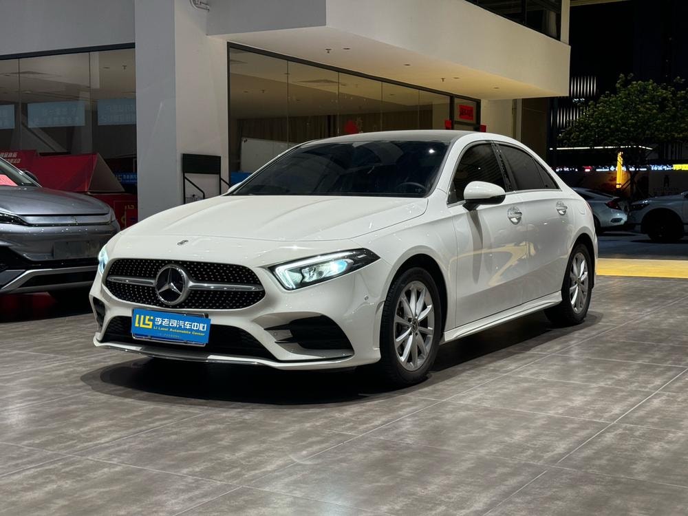 Mercedes-Benz A-Class 2021 — фото автомобиля