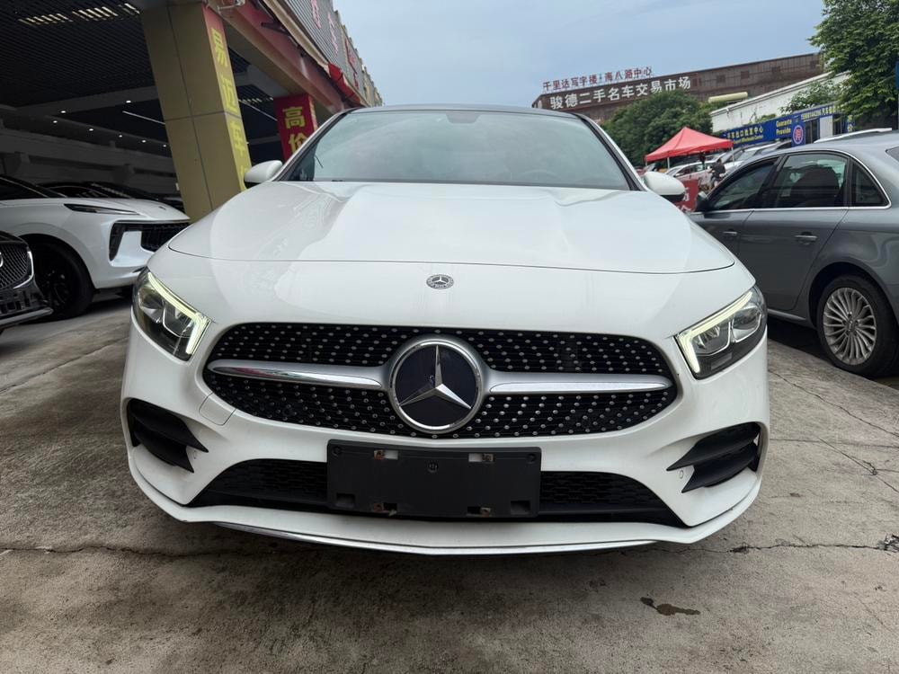 Mercedes-Benz A-Class 2019 — фото автомобиля 1