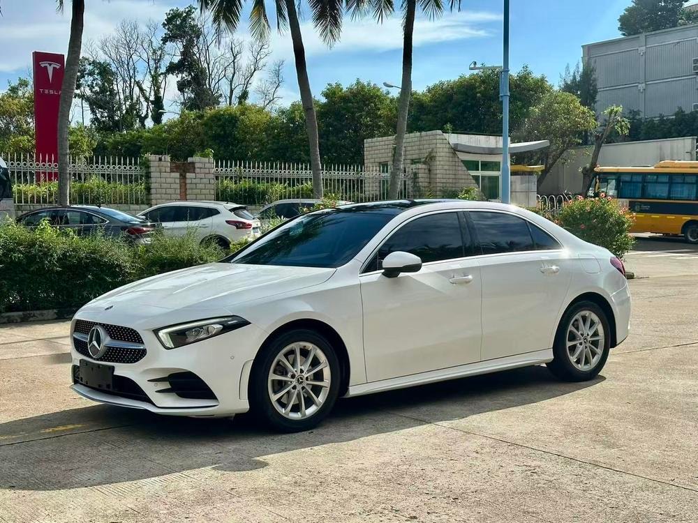 Mercedes-Benz A-Class 2022 — фото автомобиля 1