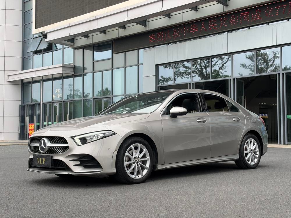 Mercedes-Benz A-Class 2019 — фото автомобиля 1