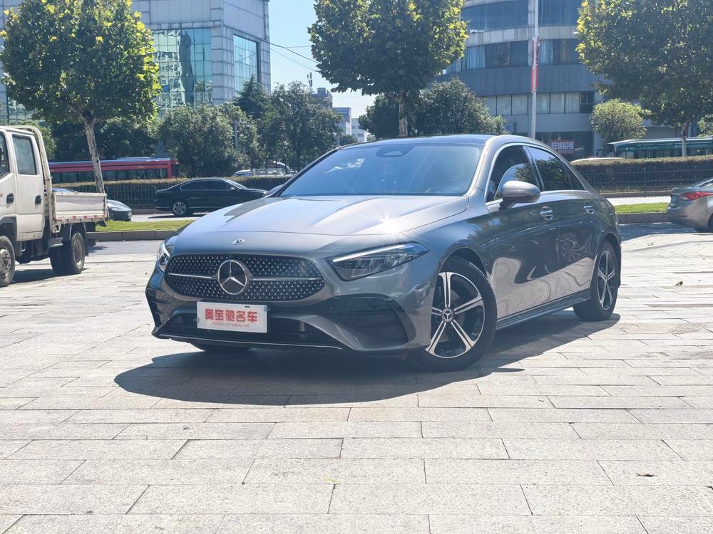 Mercedes-Benz A-Class 2025 — фото автомобиля 1